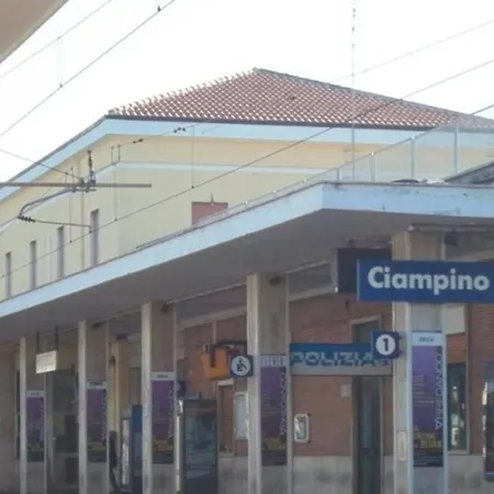 Luxe -15min Termini, Airport And Train Station - Apartment Ciampino